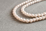 真珠のネックレスの写真
